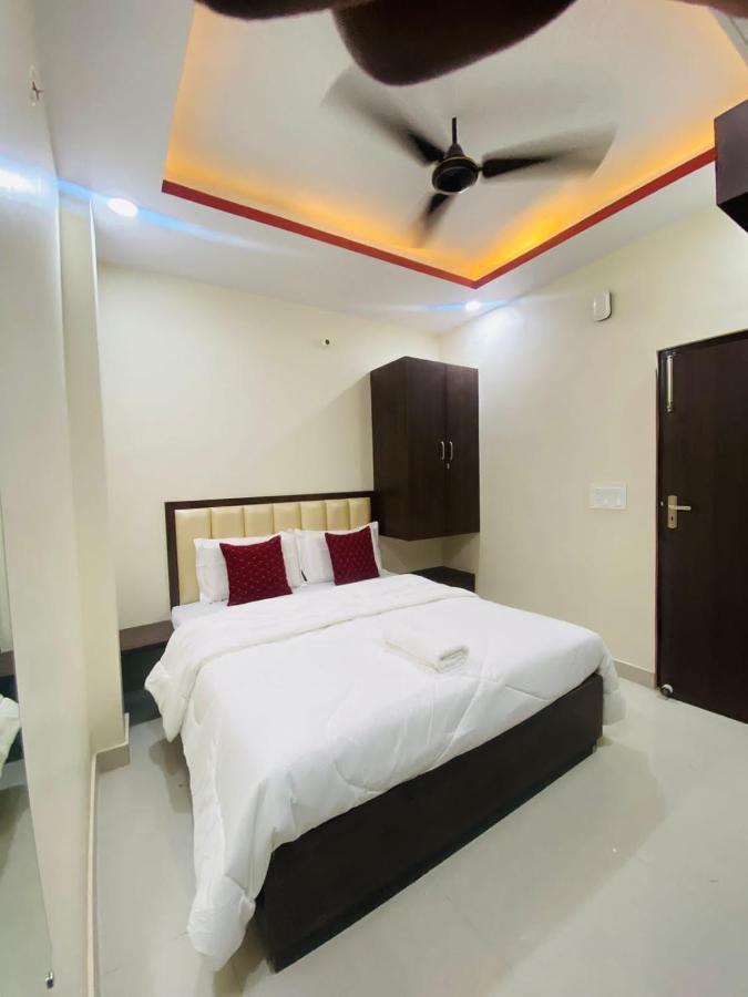 Hotel Grill Inn Lucknow Zewnętrze zdjęcie